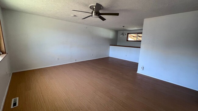 Building Photo - 4 bedroom 2 bath home Available Now!!!
