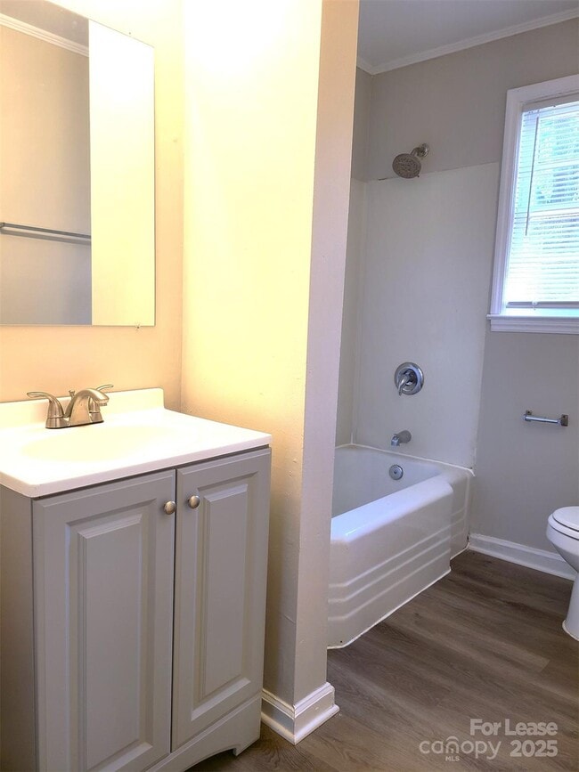 Building Photo - 3530 Eastwood Dr