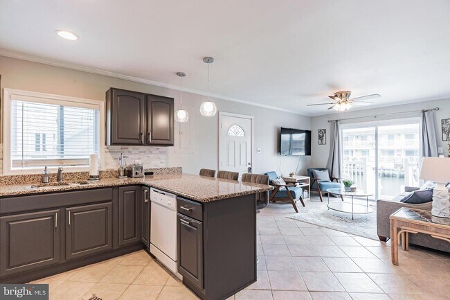 Building Photo - 121 Newport Bay Dr