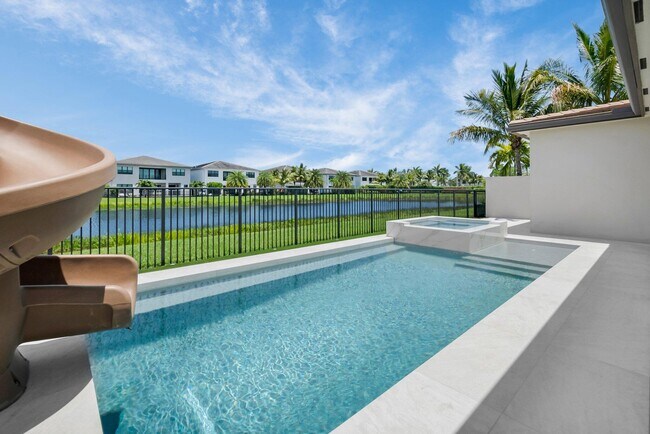 Building Photo - 17112 Aquavera Way