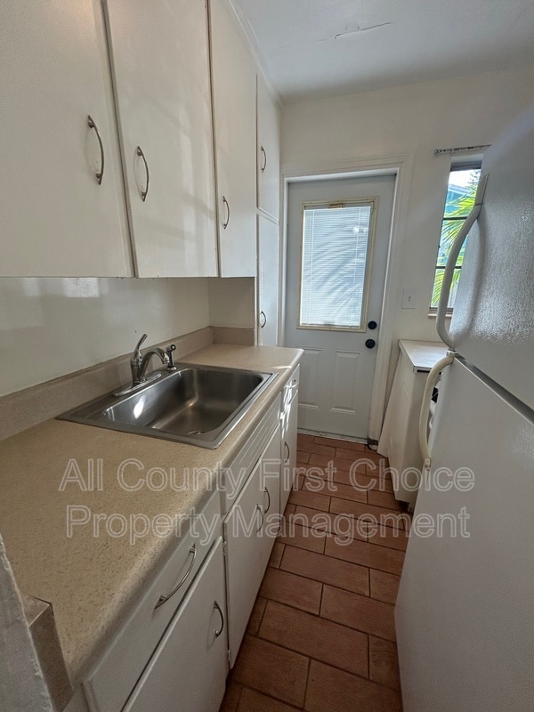 Building Photo - 5115 28th Ave S