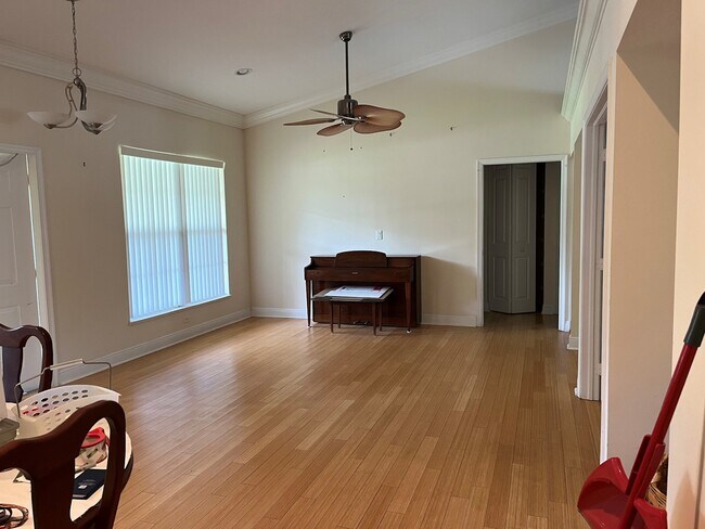 Building Photo - 510 SW South Carolina Dr