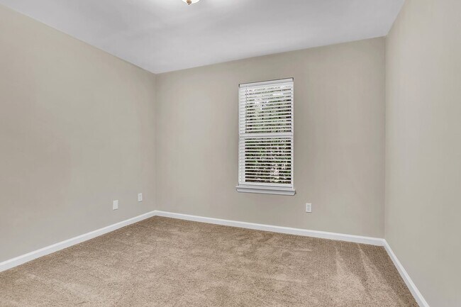 Building Photo - 755 Forest Path