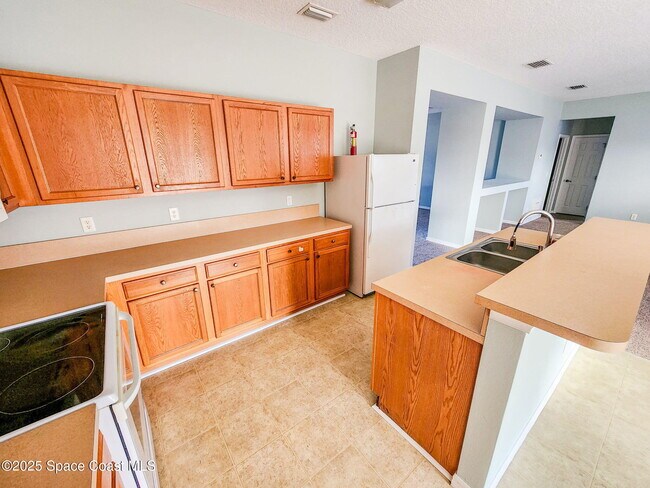 Building Photo - 1421 Halstead Ave NW