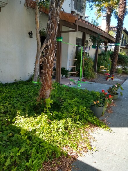 Building Photo - 1260 Montecito Ave