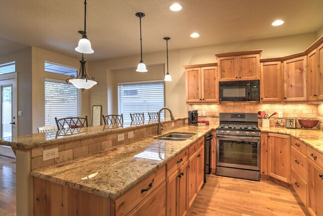 Building Photo - 5901 N Beaham Ave