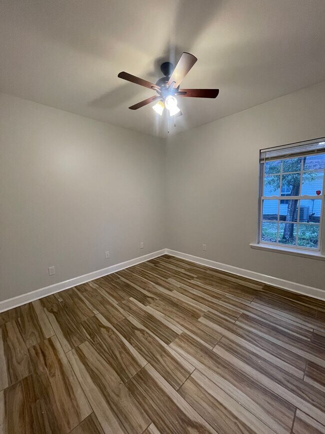 Building Photo - 259 Millcrest Dr