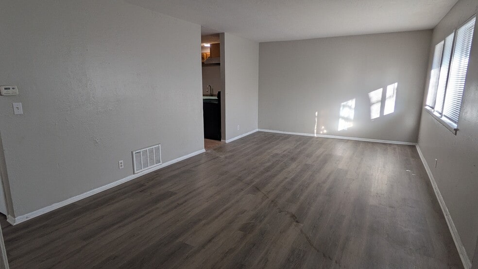 Building Photo - 956 S 1100 W