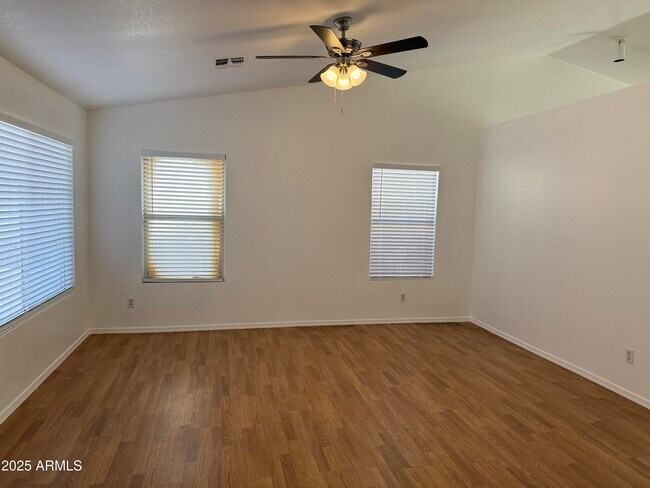 Building Photo - 1319 W Michelle Dr