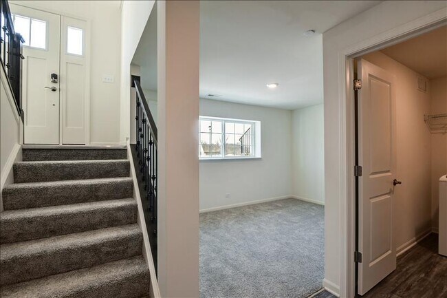 Building Photo - 1749 Carlstedt Dr