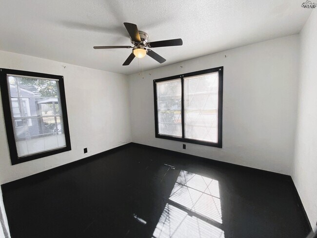 Building Photo - 309 Rockwood Dr