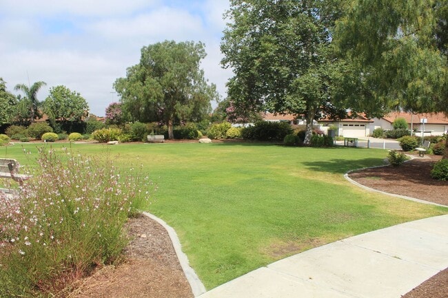Building Photo - Perfect single-level home on a quiet Cul-d...