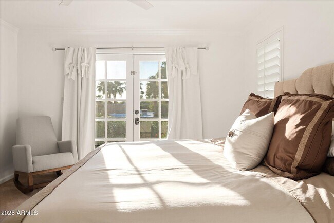 Building Photo - 1025 E Morten Ave