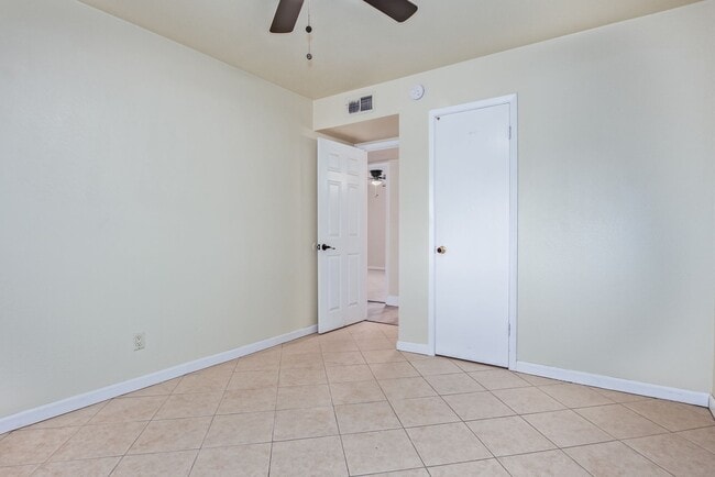 Building Photo - 4 Bedroom 2 Bathroom with Arizona Room in Tempe