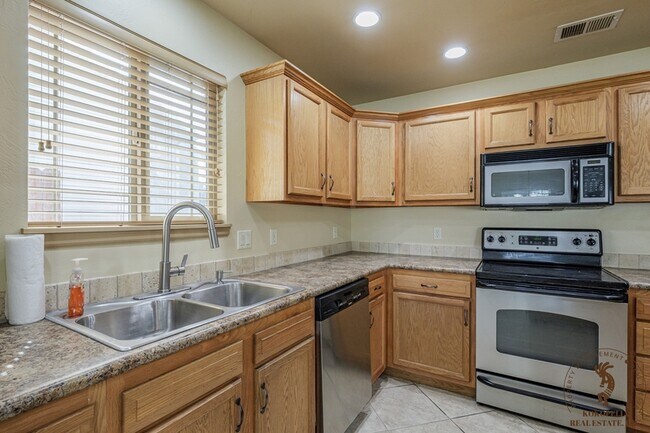 Building Photo - 3090 Aberdeen Ln