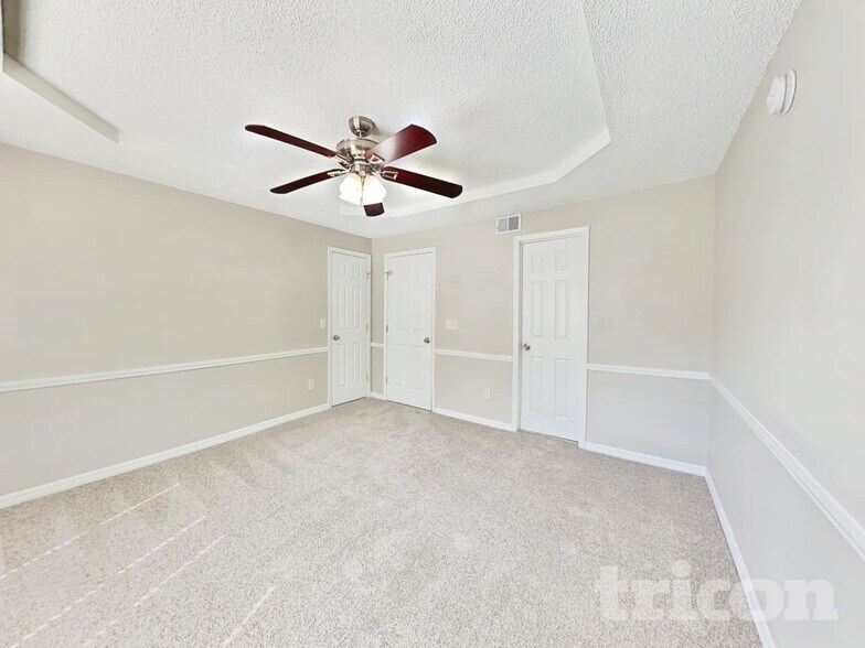 Building Photo - 12739 Serenade Cir N