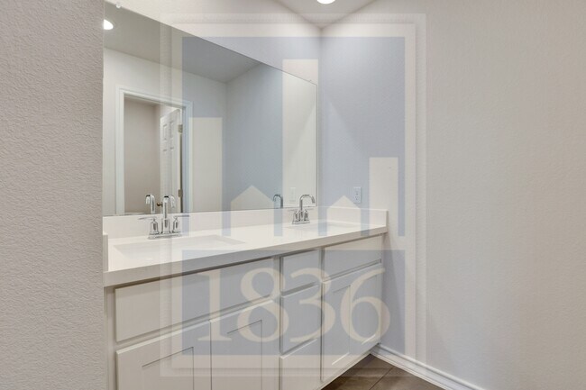 Building Photo - 17609 Chino Ln