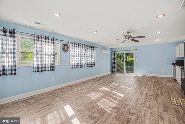 Building Photo - 7409 Lake Dr