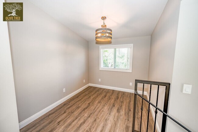 Building Photo - 1622 Brigden Rd