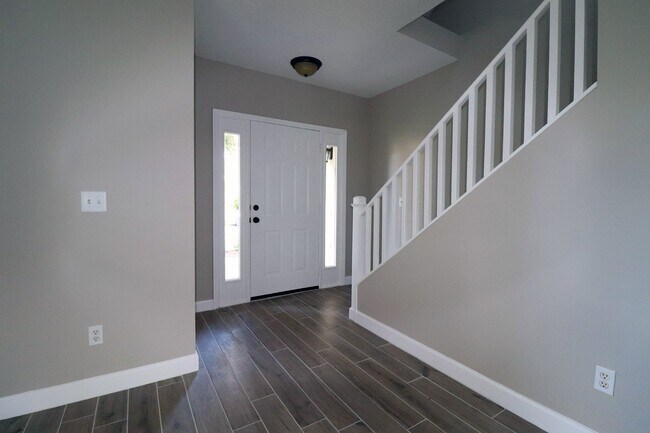 Building Photo - Beautiful 4-Bedroom Home in Gated Golf Community – East Orlando