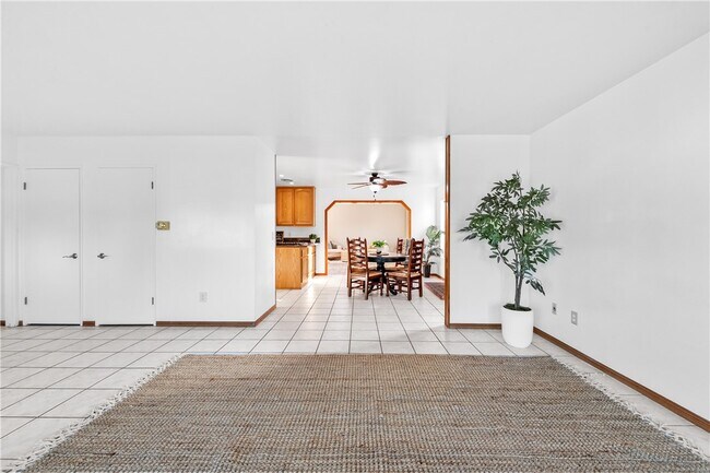 Building Photo - 6682 Alexandria Dr