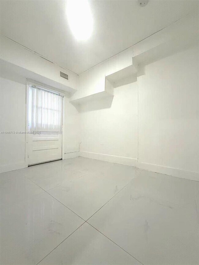 Building Photo - 61 SW 58th Ct