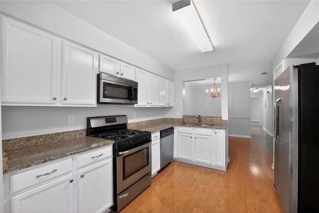 Building Photo - 3921 Riverlook Pkwy SE