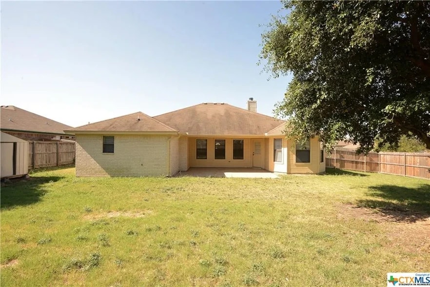 Building Photo - 2807 Diaz Dr
