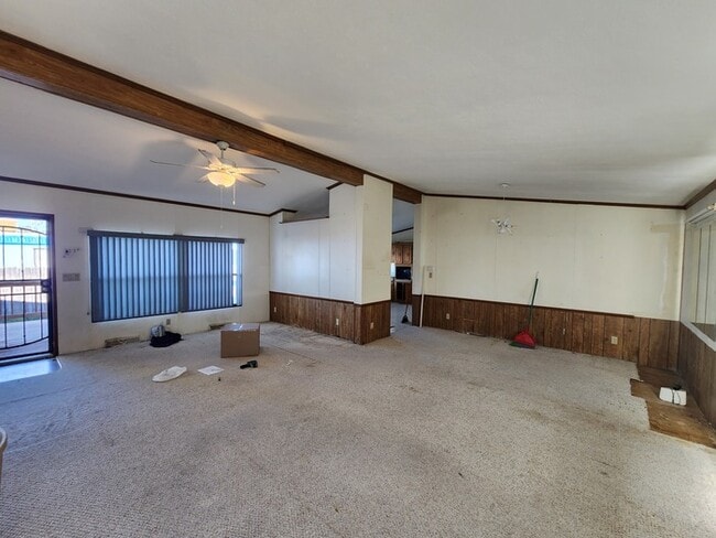 Building Photo - 611 Dallas Rd
