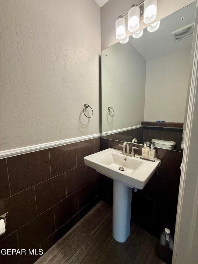 Building Photo - 1252 Desert Mirage Pl