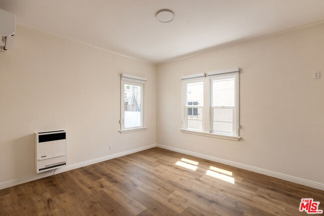 Building Photo - 840 N Fuller Ave
