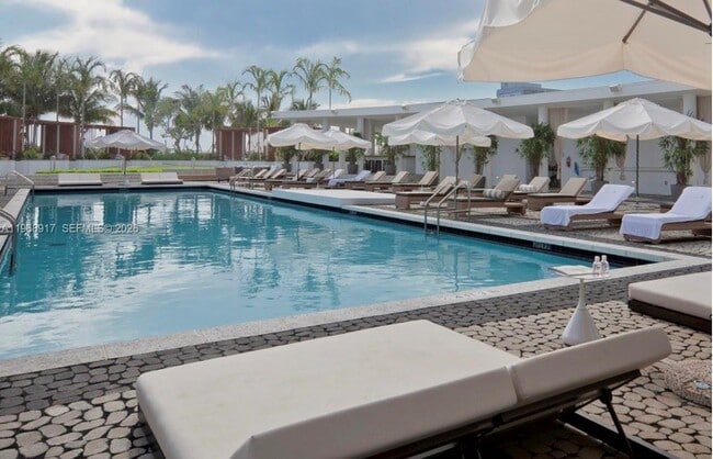 Building Photo - 2020 N Bayshore Dr