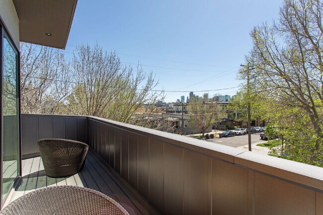 Building Photo - Spacious 5-Bed / 4-Bath home in LoHi for rent