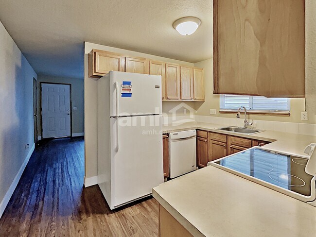 Building Photo - 16989 SW Cashew Way