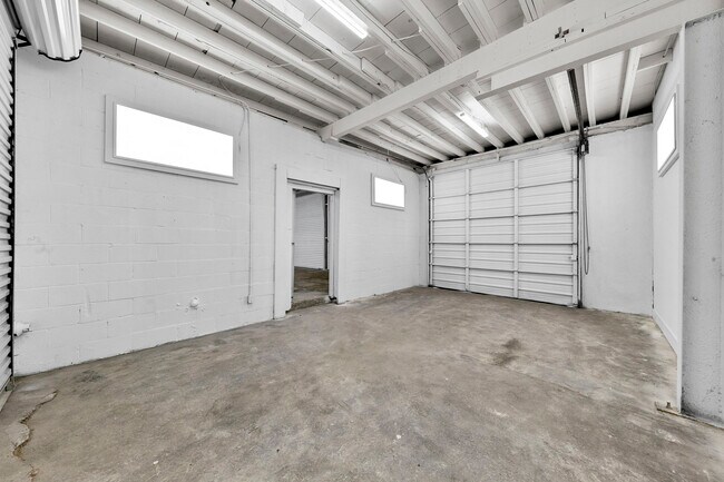 Building Photo - 3138 Reed Rd