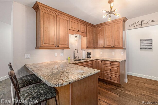 Building Photo - 2471 Woodcliff Trail