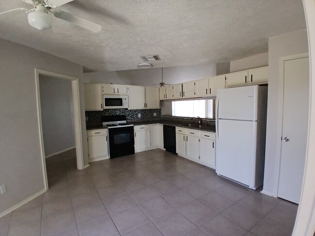 Building Photo - 2931 Auburn Dr