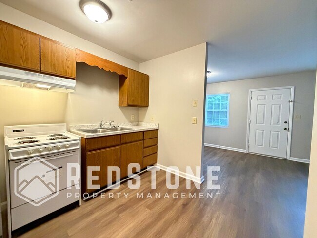 Building Photo - 221 Quintas Ave