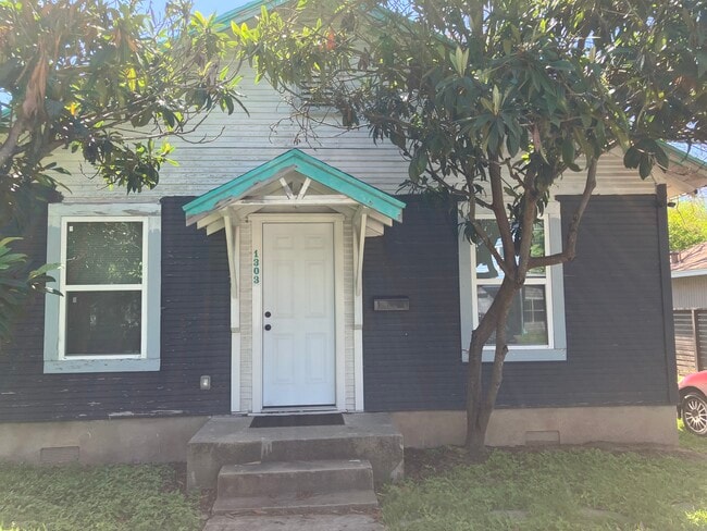 Building Photo - 1303 E 3rd St