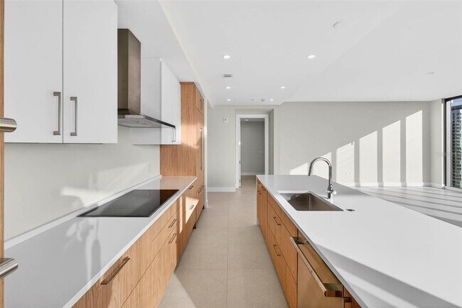 Building Photo - 275 1st Ave S