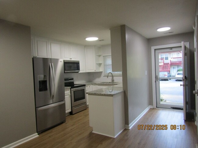 Building Photo - South Virginia Beach Barberton