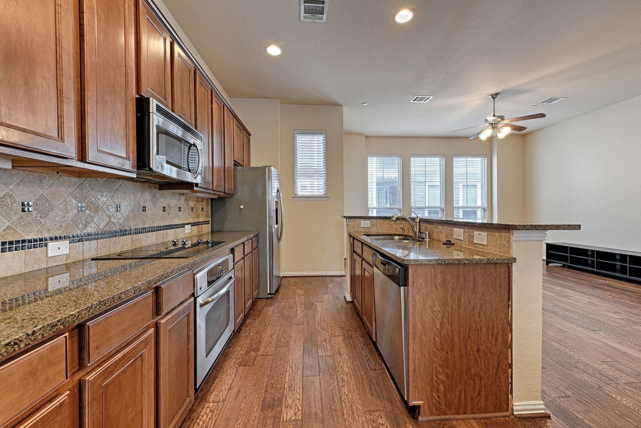 Building Photo - 2326 Stutz Dr