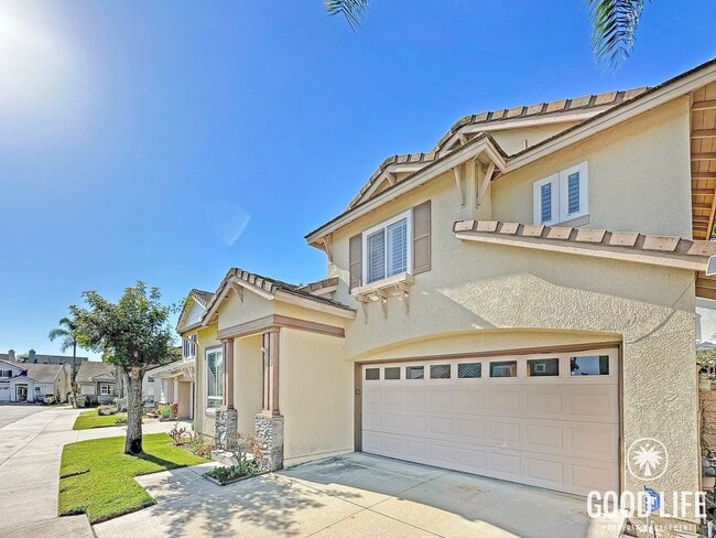 Building Photo - Beautiful 3-Bed Home w/ Vaulted Ceilings, Stainless Appliances, Private Backyard & 2-Car Garage