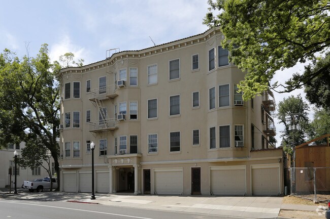 Building Photo - Fortview Apartment
