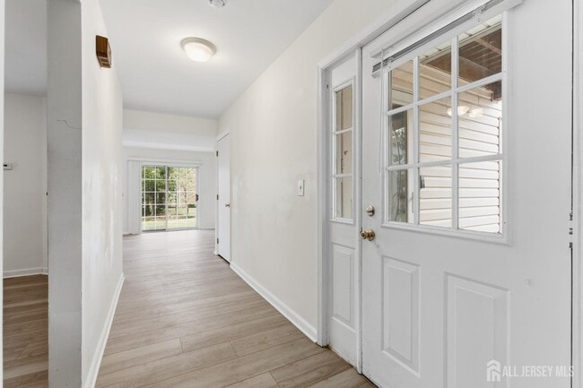 Building Photo - 405 Plymouth Rd