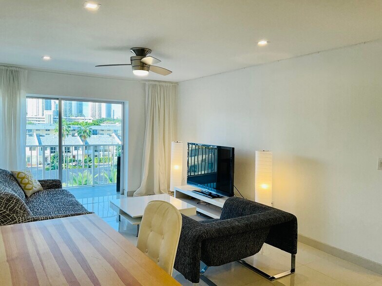 Building Photo - 3545 NE 167th St