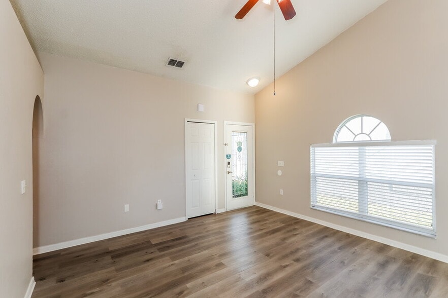 Building Photo - 6215 Cannoli Pl