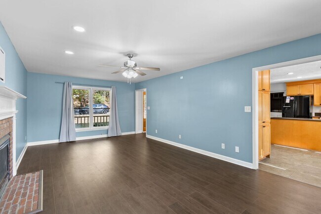 Building Photo - Beautiful 4 Bedroom/ 2 Story Home