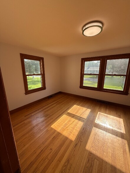 Building Photo - 485 Birnie Ave