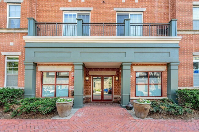 Building Photo - 443 2nd St